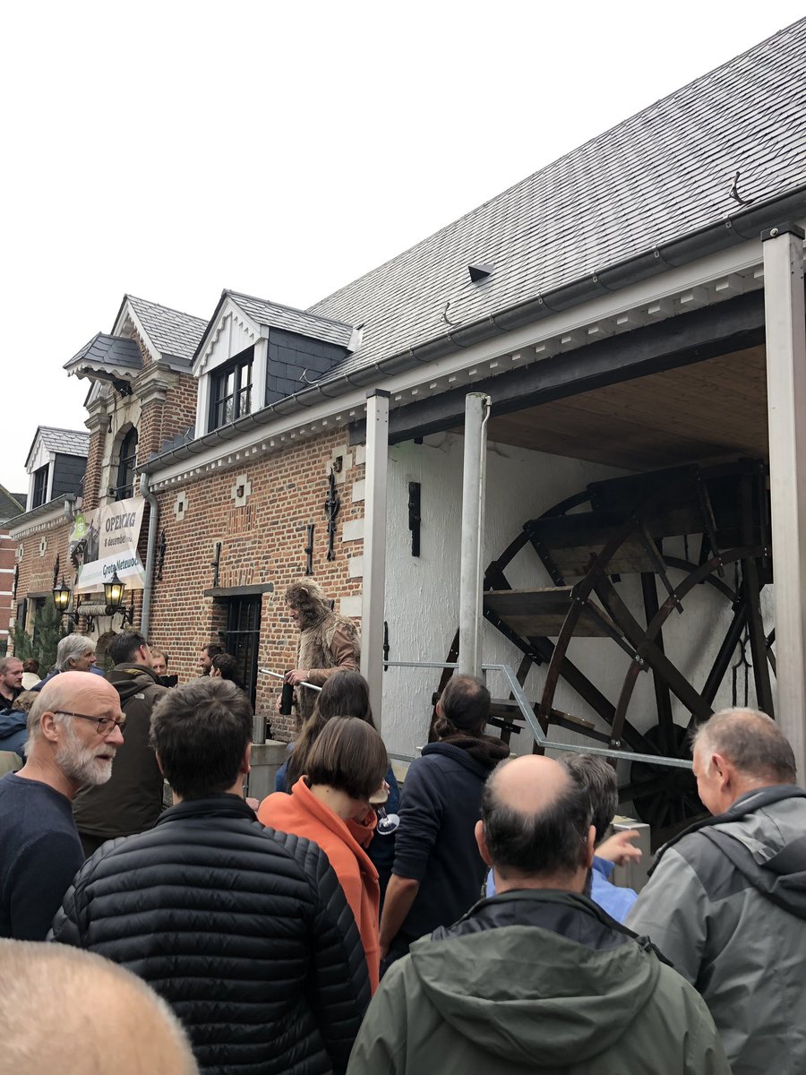 ExxonMobil_BE's tweet photo. Vandaag vieren we mee met @MijnNatuurpunt Groot-Netewoud. Mede dankzij het partnership met ExxonMobil & onze chemische fabriek in #Meerhout werd de historische watermolen gerenoveerd. En zo draait de molen weer toertjes zoals vanouds. Knap project, toffe samenwerking๐ https://t.co/ByLhMhKoWy