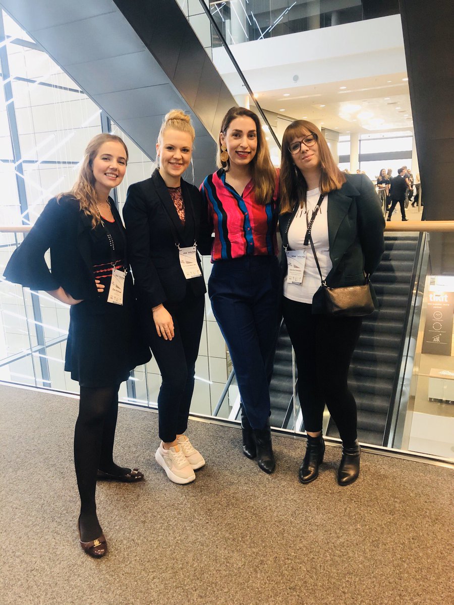 Highlight der Woche: <a href="/Akoneira/">Daniella Domokos</a> <a href="/lawfluencerin/">Christina-Maria Leeb</a> (@BayFiD_ Teilnehmerin 🚀) und <a href="/ZoeAndreae/">Zoë Andreae</a> @LECAREGmbH auf der @LegalRev2019 treffen! Danke für die Einladung @CCGermanyPR zur #legalrevolution 🙏🏽. War toll bei euch über Diversity und Digitalisierung zu sprechen! <a href="/gd_women/">Global Digital Women</a>