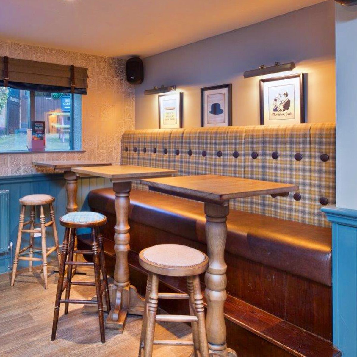 CarlickCF's tweet photo. The Half Moon Inn 🌗

We loved working on this traditional, community pub with @DV8Designs 👏

#WeAreCarlick #MadeByCarlick #HalfMoonInn https://t.co/RoNJ0vZ0k1