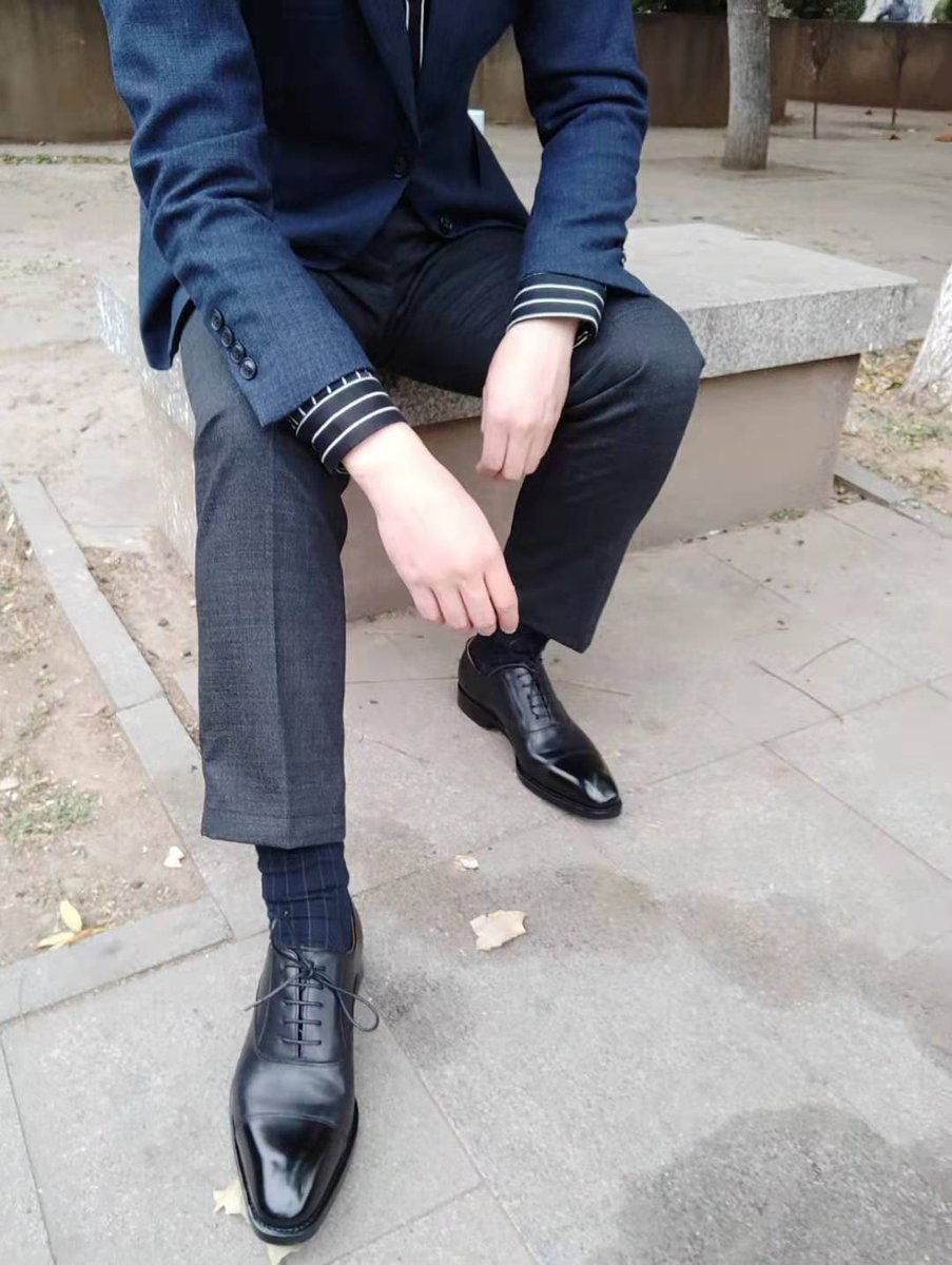 丝袜穿完了，没骚逼儿子买了