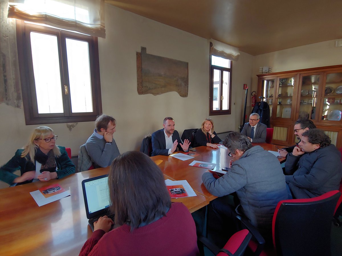 Oggi #ufficiostampa in Comune a #Padova per il progetto "Movi(e)ng Padova" dove arte e musica si incontrano per valorizzare luoghi storici visti con gli occhi di giovani musicisti.
Progetto di #NovaSymphoniaPatavina #Fai Comune di Padova #FondazioneCariparo #Lions