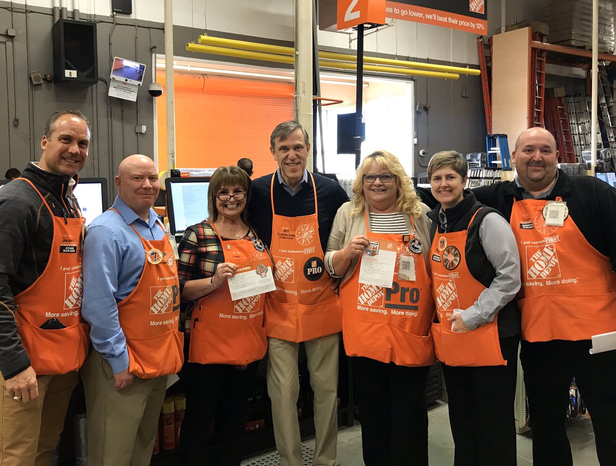 #2315HomeDepot had a great time walking with Bill Lennie this morning. Way to go Bob, Lisa and Dolly being recognized by Bill! @thd_young @OASM_2315