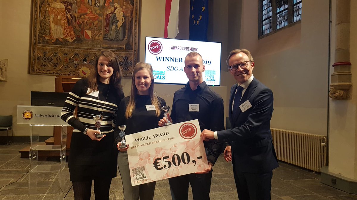 Trots op studenten Bernard de Roosz <a href="/dehaagse/">De Haagse Hogeschool / THUAS (INACTIEF/INACTIVE)</a>, Carlijn Emons <a href="/bredauas/">Breda University of Applied Sciences</a> en Jikke Snelder <a href="/Hogeschool_VHL/">Hogeschool Van Hall Larenstein</a>
die vandaag in de prijzen vielen bij Student Research Conference. <a href="/MauriceLimmen/">Maurice Limmen</a>: "The impact of applied research on SME's cannot be overestimated". #src19