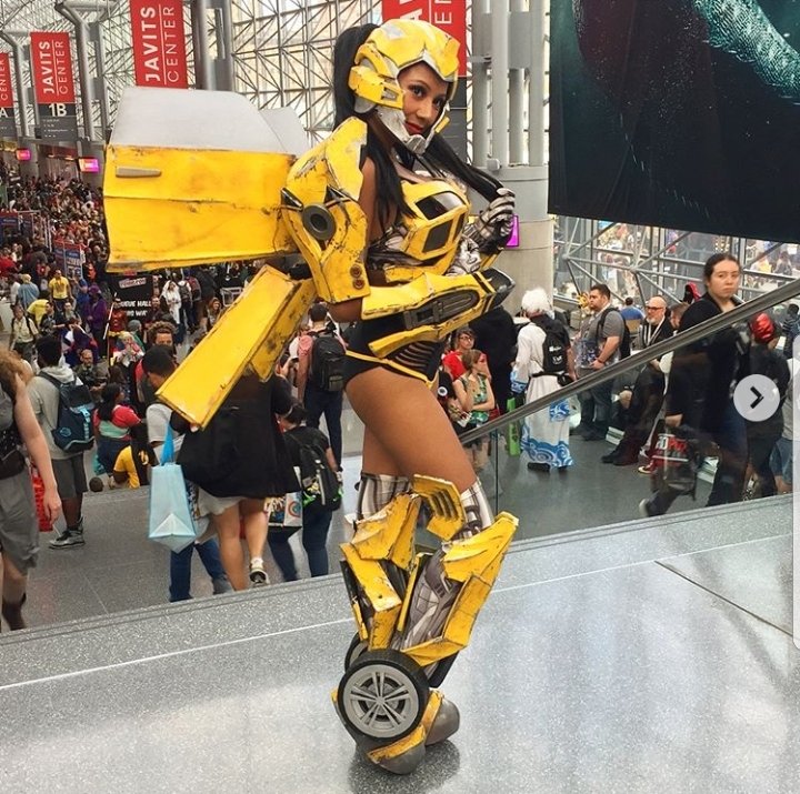 Bumblebee? Nah. I'm Honey Bee.

I wanted to show you something I did that took me hours to get ready for @VainVanita. Not as cool as youre hair though. 🎮