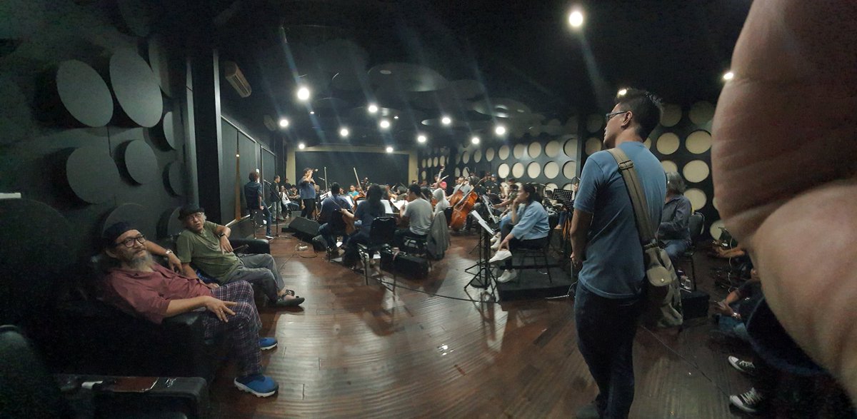 iwanfals's tweet photo. dgn Mas Bambang Kutus2, Godbless &amp; Erwin Gutawa Orkestra...Yeeaaahh...🕺 https://t.co/KNS3vU3xJs