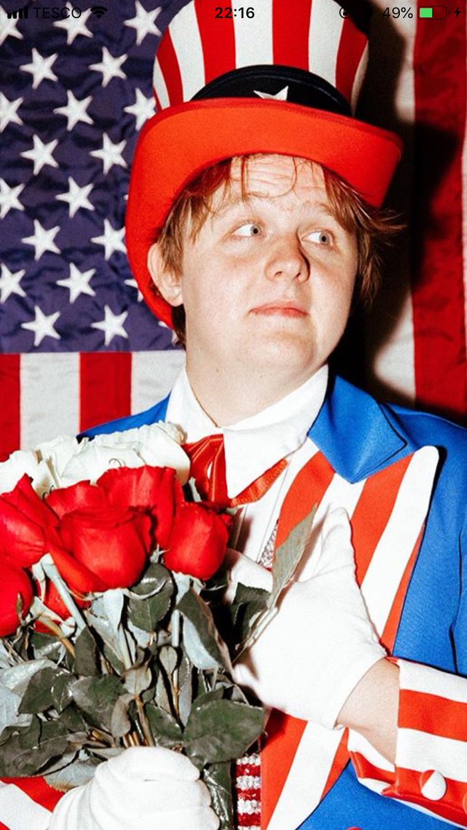 MemesCapaldi's tweet photo. When you take going on holiday way too far @LewisCapaldi https://t.co/CMx8d5CI0A