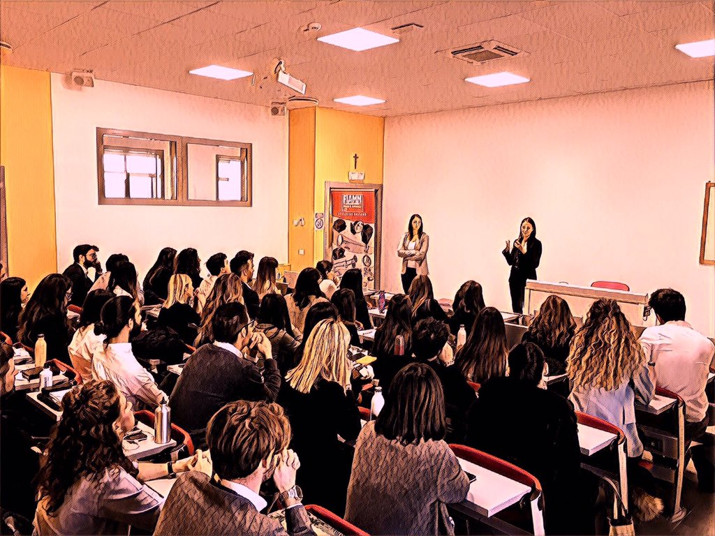 giovvan's tweet photo. gran bel #SocialMediaLab 👏🏻 
grazie a #FIAMM per la sfida su #EmployerBranding un proficuo scambio e incontro di competenze tra comunicazione e risorse umane well done @IUS_VE 👍🏻 https://t.co/tig5p75NQs