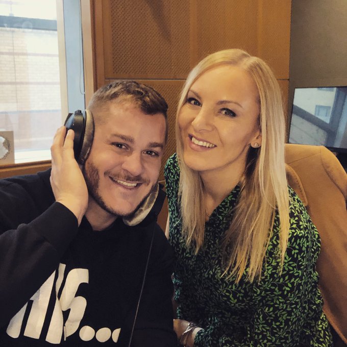 Oh Hey @BBCLeeds  Did you catch me this morning chatting to the lovely @StephanieHirst https://t.co/<a class="tags" target="_blank" title="On Twitter" href="/?out=eyJ0eXAiOiJKV1QiLCJhbGciOiJIUzUxMiJ9.eyJpYXQiOjE3MjA4MzY3NTksImlzcyI6InR3cG9ybnN0YXJzLmNvbSIsIm5iZiI6MTcyMDgzNjc1OSwiZXhwIjoxNzUyMzcyNzU5LCJyZWRpcmVjdF91cmwiOiJodHRwczovL3R3aXR0ZXIuY29tL0JCQ0xlZWRzIn0.KQzIfxOKE4aupoDcs3qRzBGU_aSwwH7fLdXxwevgDBNBE9bn2itUlE9DWZq1MJvrZKSic_zmcAYZtFcldxF-MQ">@BBCLeeds</a><a href="/tag/youfailedamerica"class="tags"><span>#youfailedamerica</span></a>