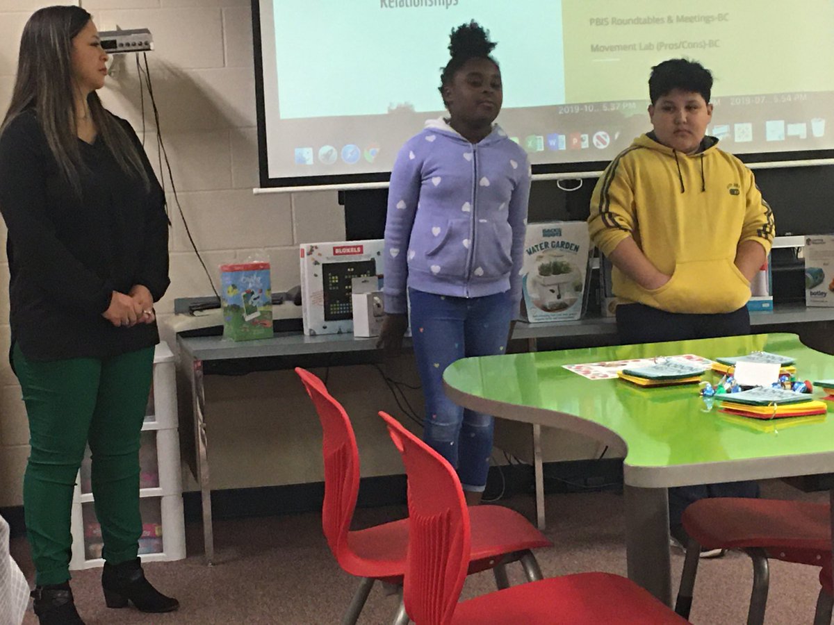 HumbleISD_LLE's tweet image. Kids Care Team members from ⁦@HumbleISD_NBE⁩ sharing about building community and increasing engagement. #learntoplaytolearn ⁦@ElizabethFagen⁩ ⁦@LuciSchulz1⁩