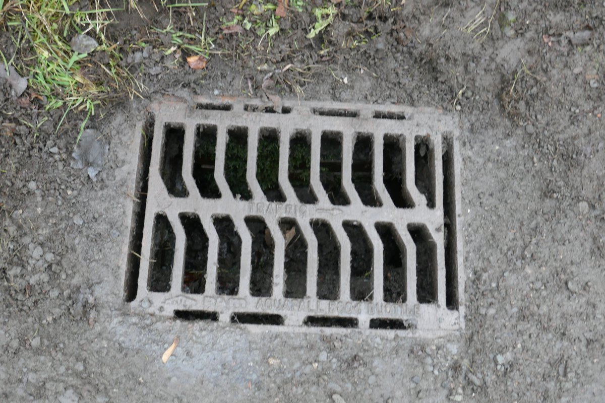 TheLengthsman's tweet image. #Drain No8 found this morning in #SparkBridge is a Pam ductile grating ~ was completely covered over in mud