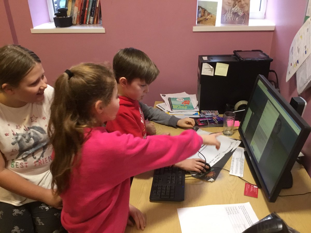 Springwood_Prm's tweet photo. Pupil council are writing an article all about our fantastic Christmas fayre which was a huge success #springfamily #springvoice #UNCRC #righttospeakout https://t.co/BNP2DfvnHf