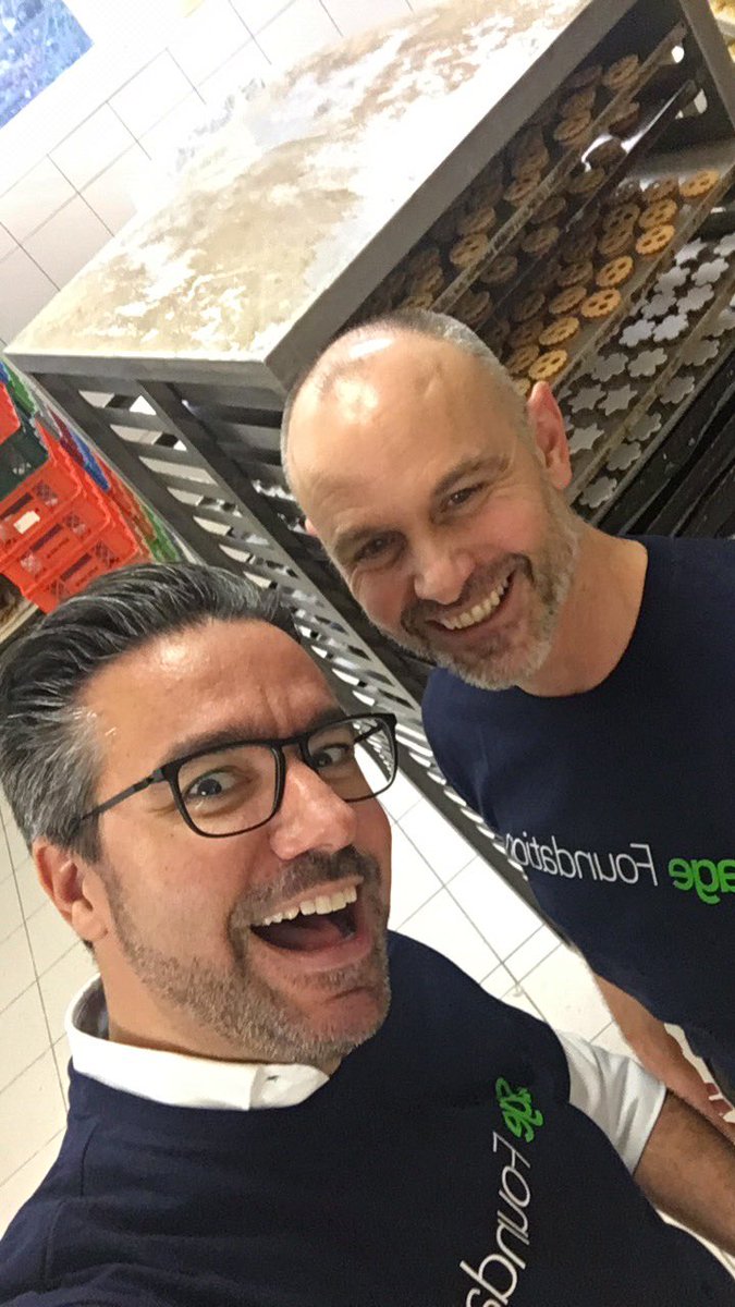 Plätzchen backen für den guten Zweck! Großer Spaß mit den Schweizer Kollegen 🎄🍪 @SageSwitzerland <a href="/SageGermany/">Sage Germany</a> <a href="/sagefoundation/">Sage Foundation</a>