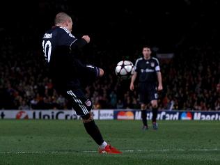 Dutch_Offspring's tweet photo. @Bolt_Global @pegasusbolt Here's my #BOLTYSPORTS moment: Arjen Robben, scoring against Manchester United in the Champions League in 2010. Truly amazing. https://t.co/sSd9PzGtHg