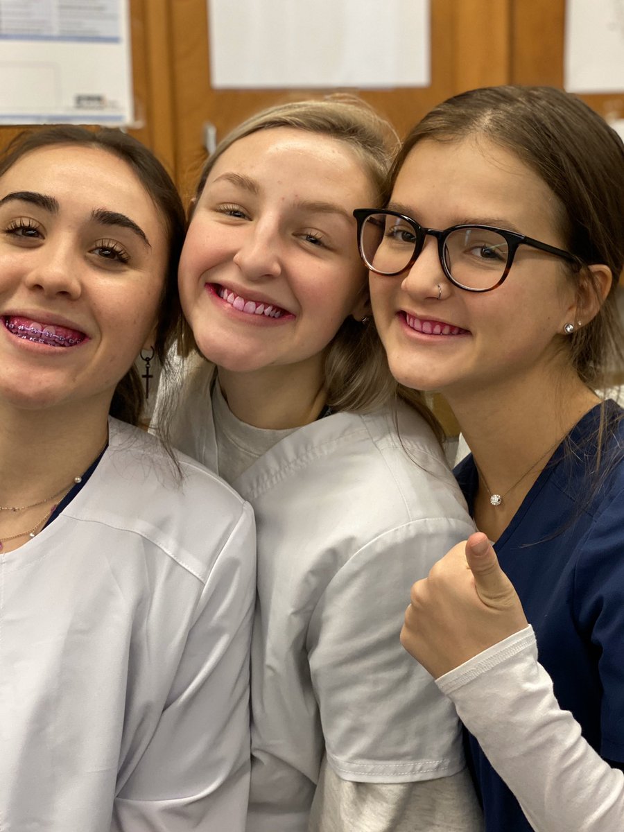 MrsNonni_4's tweet photo. Plaque Attack ! 🦷😝😷 #brushybrushy #dental #pink @ParmaSchools @CharlesSmialek @pcsdcte @OHEducation #HOSA https://t.co/jlDybtfqQh