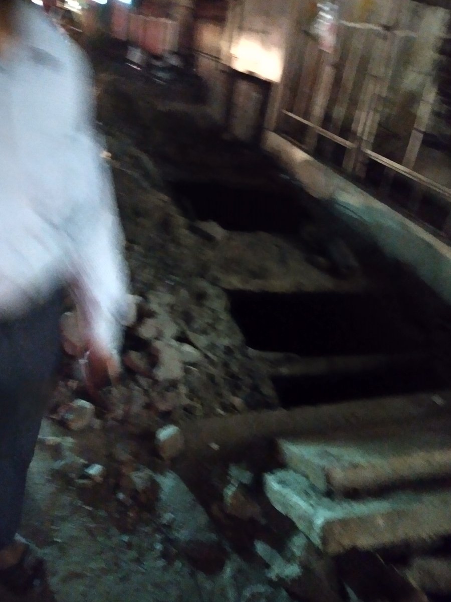 AishwaryaSudhir's tweet image. No Auto, bus or Uber, was forced to walk home from Koramangala to Jayanagar today. It&apos;s an inhuman system that&apos;s completely dysfunctional. I cannot express what I went through and how pathetic it felt to wade my way through traffic with no footpaths. Hell on earth #Bangalore