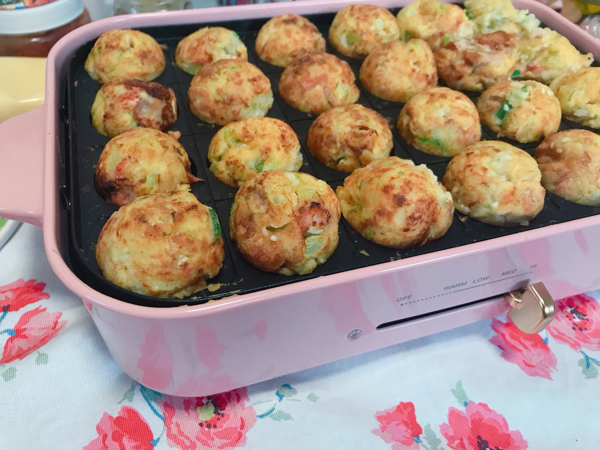 Trip And Bruno 大好きなたこ焼きをおからパウダーでヘルシーに Bruno ブルーノ たこ焼き おからパウダー おからたこ焼き ヘルシーたこ焼き ホットプレート料理 パーティーメニュー タコパ ブルーノたこ焼き おうちごはん お家ご飯 ブルーノ