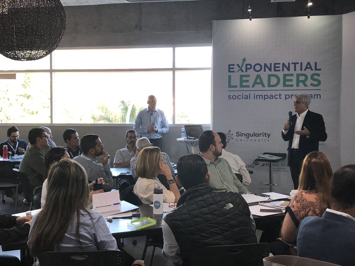 NadiadeBarrient's tweet photo. José Manuel Ruíz, jefe de operaciones del BID en ES brinda palabras se apertura en el día 2 del diplomado #exponentialleaders Social Impact Program, con @singularityu apoyado por @el_BID y Fundación Rafael Meza Ayau. https://t.co/rEgGlhOMMx