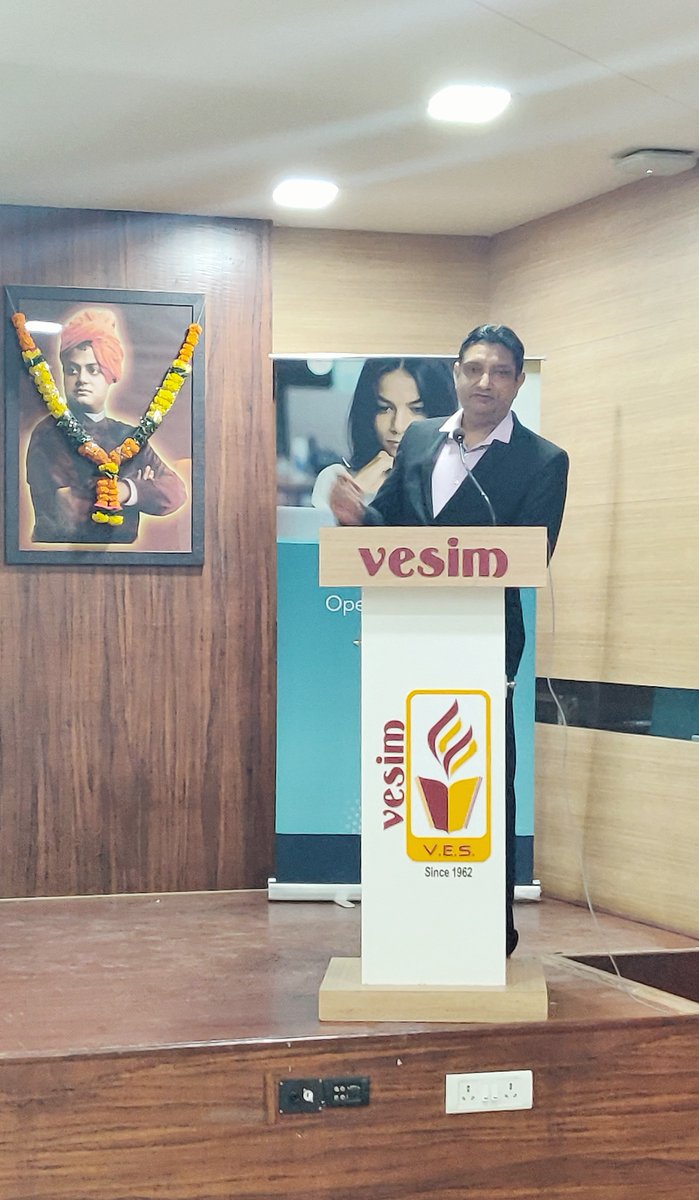 VESIMspeaks's tweet image. Day 1 of Big Data and Smart Cities Conference (BASIC) successfully comes to an end where the Data Quezt participants were informed about the importance of data analysis and also briefed about the guidelines for the competition. 
#vesim #dataaanalysis #codinglife #CompetitionTime