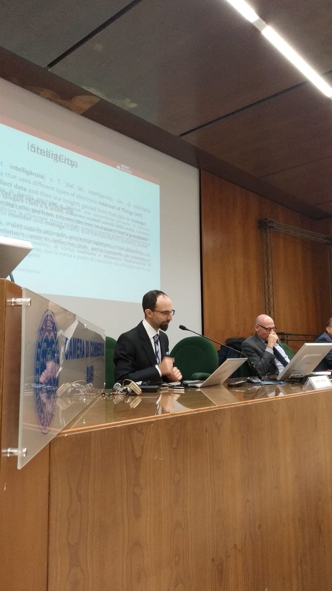 anitecassinform's tweet photo. Immaginiamo insieme un futuro tra edifici interconnessi - Davide Casella @DXCitaly a #SmartBuilding #roadshow  #Bari https://t.co/Ox5HNDZEBi