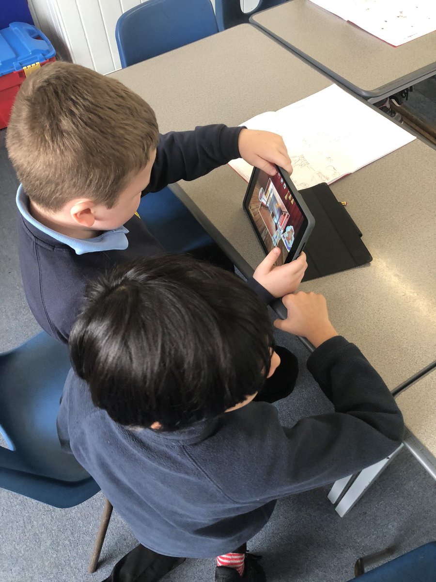 Retelling the story of Goldilocks and the Three bears using puppet pals before writing it using upgraded language 👍🏼