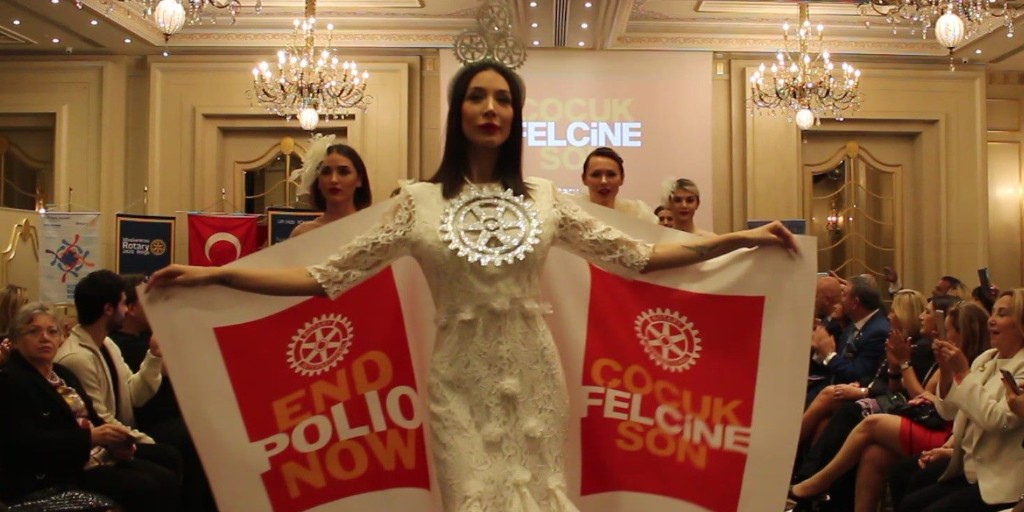 EndPolioNow's tweet photo. How did your @Rotary club celebrate #WorldPolioDay in 2019? The Rotary Club of Istanbul Ispartakule organized a fashion show fundraiser and illuminated the Bosphorus Bridge with a message building awareness of polio eradication. https://t.co/0qJNE5Igp5 https://t.co/BEdNikxRtb