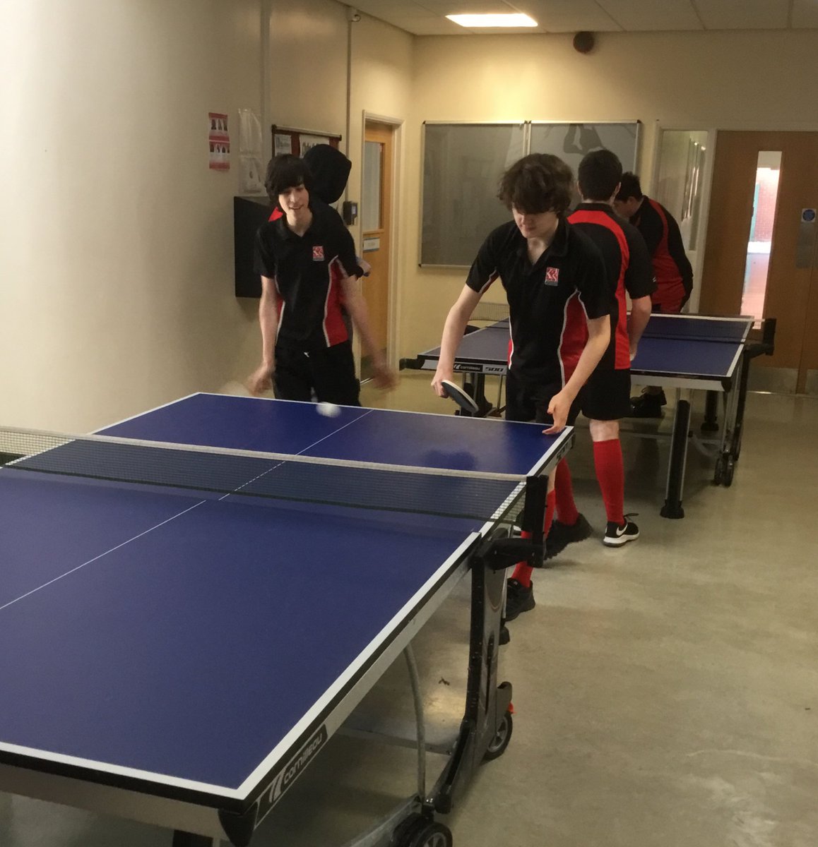 TKASMrShepherd's tweet photo. 🗣🗣Double Y11 Shout Out
Cross Curriculum
P1 @KAS_English reading #TheScottishPlay
P2 @KingAlfs_PE playing Table Tennis, quoting #TheScottishPlay “Turn, hellhound turn.”
Also just been part of a conversation about #oxidisation & why the #StatueofLiberty is green. @TKASAScience https://t.co/eG1TZMhw8q