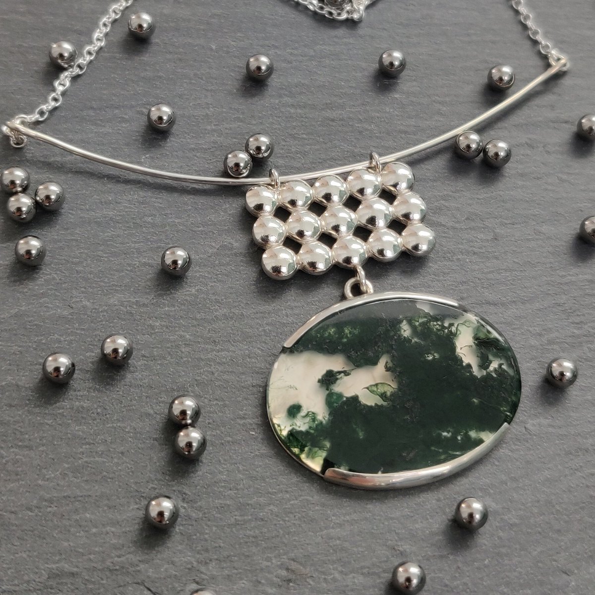 Large moss agate and silver, statement necklace 💎. Perfect for your festive outfit 😀. Have a look at etsy.com/uk/shop/TadMod… 😀.
#statementnecklace #festivejewelry #agatenecklace #gift #giftforher #ChristmasDay #fashionblogger #ChristmasGift