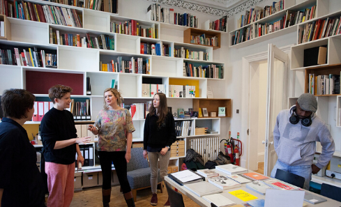 CreativeScots's tweet photo. Can your arts or cultural organisation provide a step-change opportunity for early-career artistic and creative talent? Apply now to be a Host for the next edition of Weston Jerwood #CreativeBursaries #WJCB2022

https://t.co/wUg4aJgNme 

📸: Tine Bek https://t.co/VqoJbPVqdD