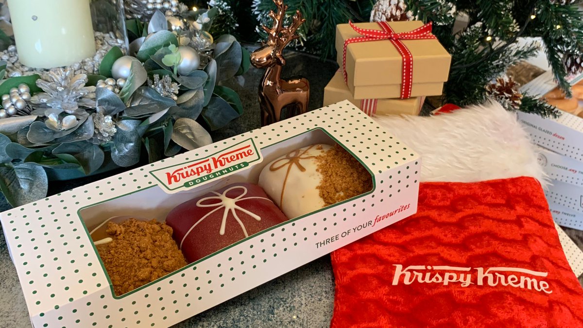krispykremeUK's tweet photo. Christmas, the time for giving 🎁
https://t.co/82l7VrObg7
#ParcelsofJoy #KrispyKremeChristmas https://t.co/ZDRCGRSMIi