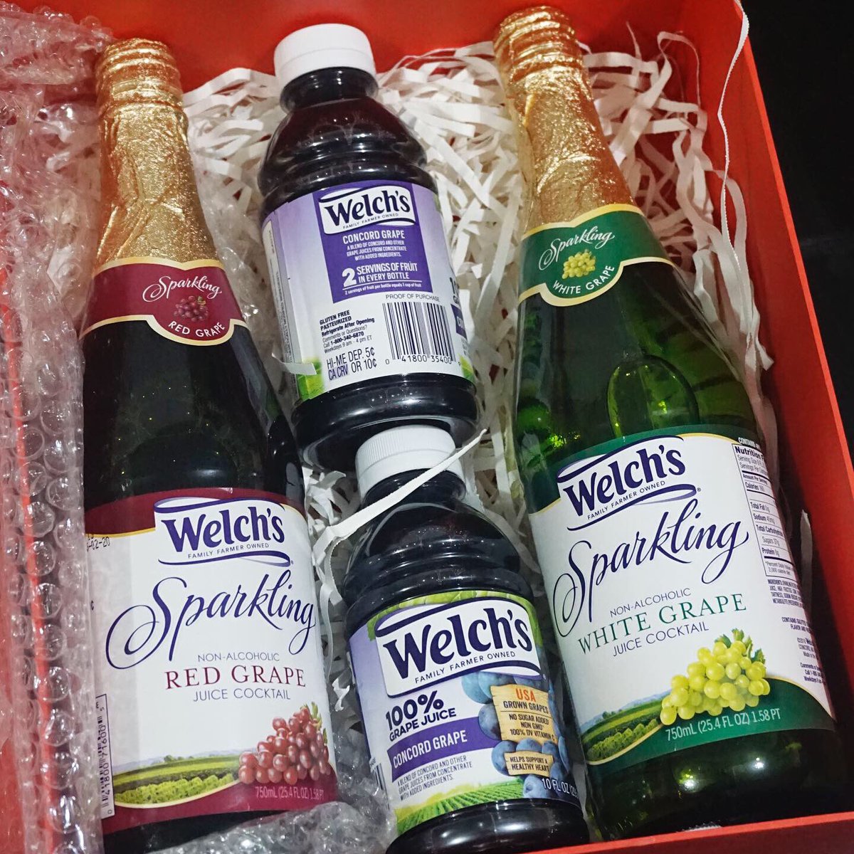TweenselMom's tweet photo. Try this #mocktail recipe for a change 🍸 #welchssparklinggrape #sprite #frozenwatermelon #melon #mintleaves @Welchs ratio here https://t.co/8mkBV9HLYi https://t.co/WzGkeWg8K4