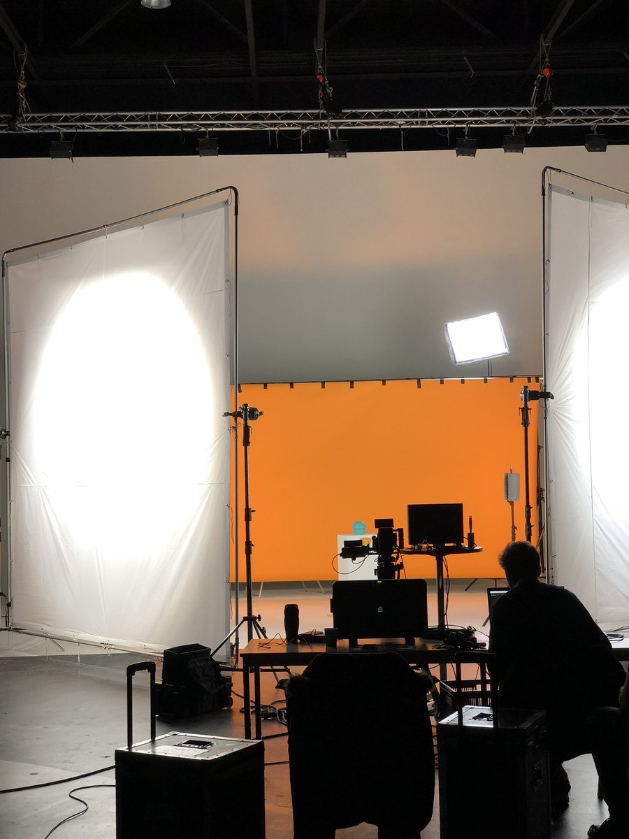 ACFX_STUDIO's tweet photo. Avec les températures négatives dehors, rien de mieux que les  tournages en Studio. 
Merci à nos voisins Reflets Video pour leur confiance.

#transpalux @plaineimages #refletsvideo https://t.co/LzIYDyXs99