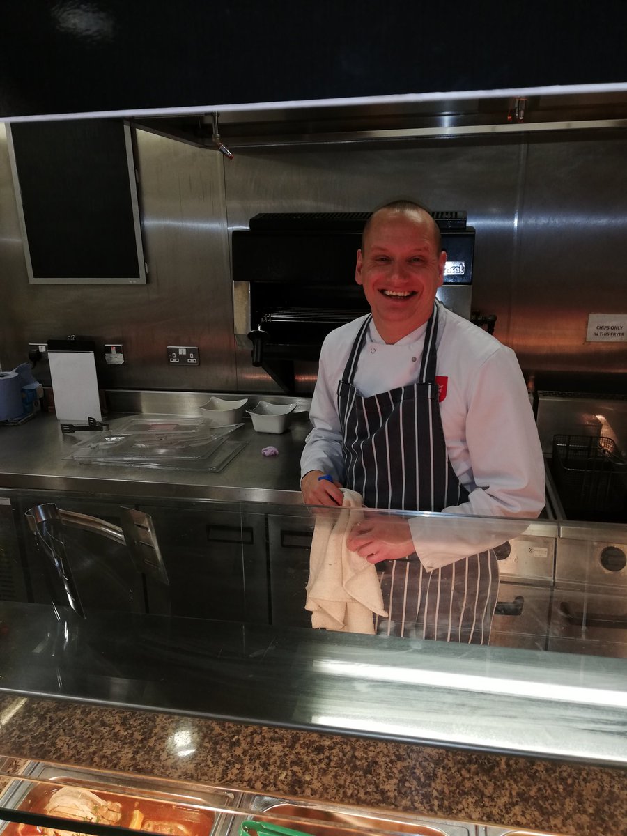 Matthew67858301's tweet photo. Xmas lunch at zone food court @UniSouthWales #smilingchef #festiveseason https://t.co/bPkGufLH8W