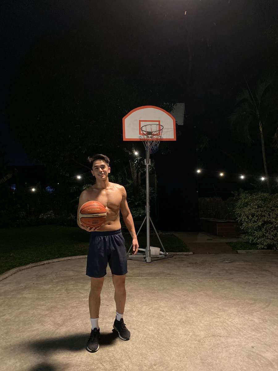 davidlicauco's tweet photo. Ball is wife 😬 https://t.co/Zd0ln2gwr5