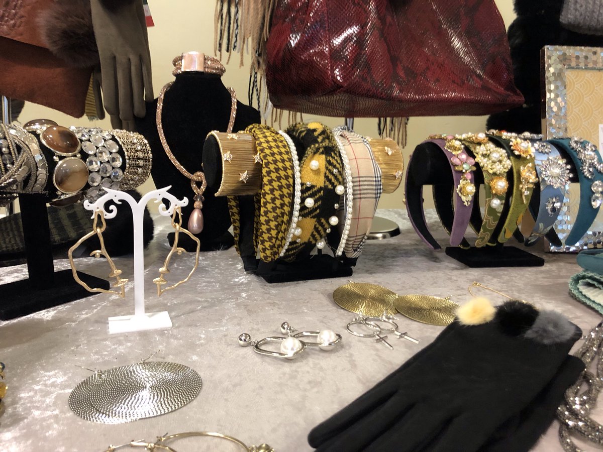 ELHTandMe's tweet photo. Another day, another range of stalls at our #ChristmasMarkets! #Elbert has been down to check out whatβs on offer from βHang Your Gongβ, who sell medal hangers and medals, and the jewelry and ladies accessories stalls! #Christmas #ElfsHealth https://t.co/7NwYjcgidp