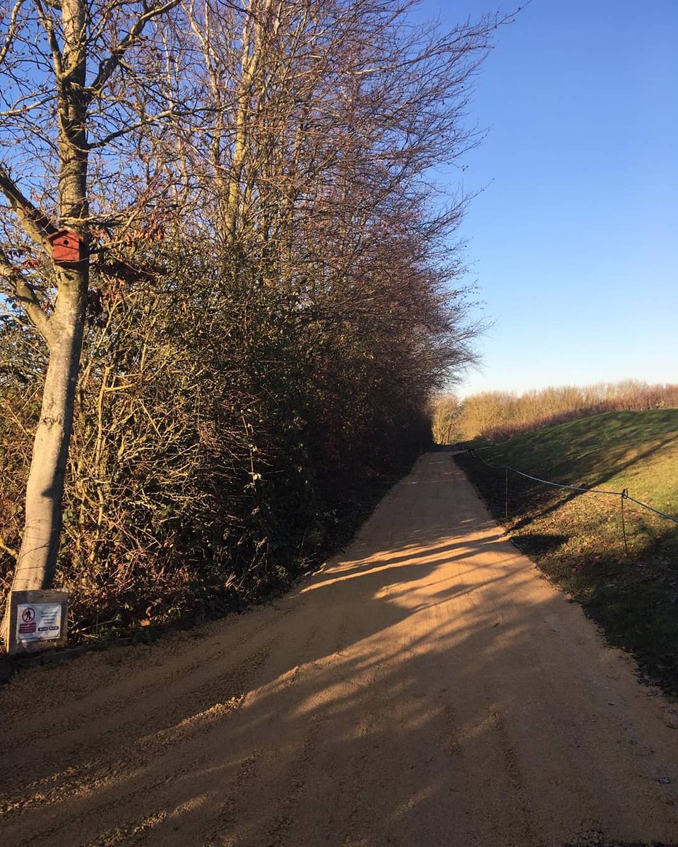 greenkeeperscgc's tweet photo. Pathway work continues,17th to 18th walkway has been freshened up.  

#pathways #cotswold #toplayer #winterwork 

@HeadGK_CGC @CaddingtonGolfC @MassamSupplies https://t.co/0ulO4HK06p