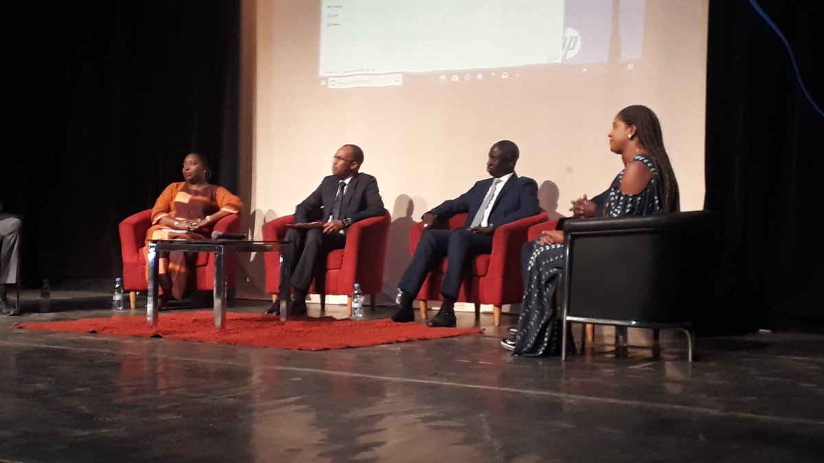 Démarrage de la table ronde sur le thème : Les incubateurs peuvent t-ils changer la donne sur le taux de réussite dans l'entreprenariat numérique ?Quelles sont les complémentarités et les compétences à construire?Vous êtes cordialement invité à y prendre part #GaindeChallenge2019