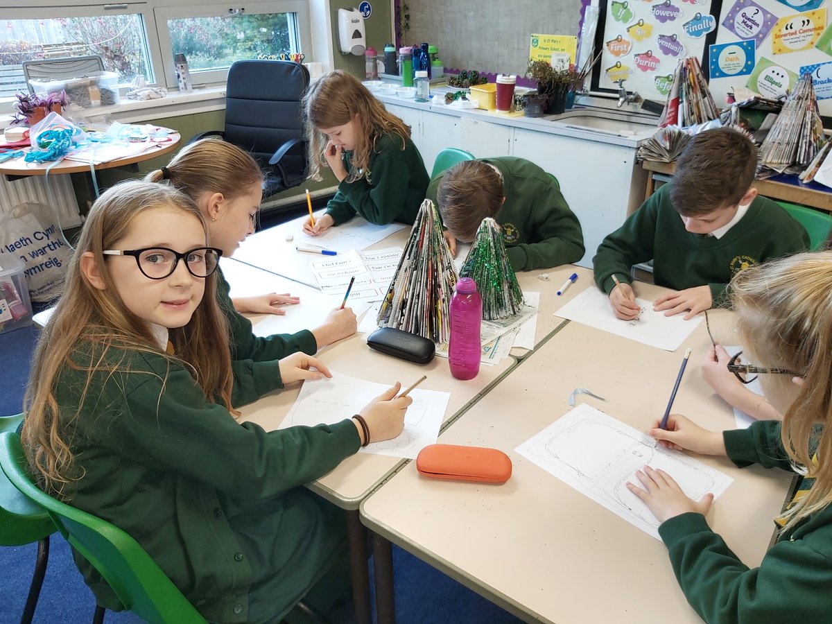 EricaWilson91's tweet photo. Today @StMarysRCSch  year6 planned the daily mile route.

The class mapped one lap and calculated a  mile distance.🗺

 Year 6  Bronze YA Ambassadors marked the route.🏃‍♂️🏃‍♀️🚶‍♀️🚶‍♂️
#MonSportDev
#BeActive
#bronzeYA https://t.co/lJT5GniyTC