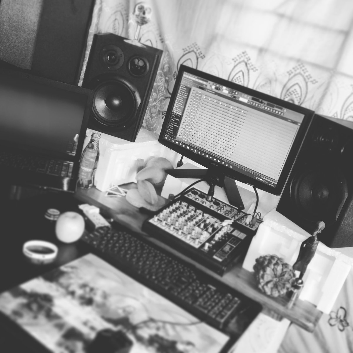 RealRuthesMA's tweet photo. Kitchen #RuthJam #underground #music #producer #housemusic #thegroove #inkari #akuru 🤘🔥 https://t.co/pgUhpUpDyn