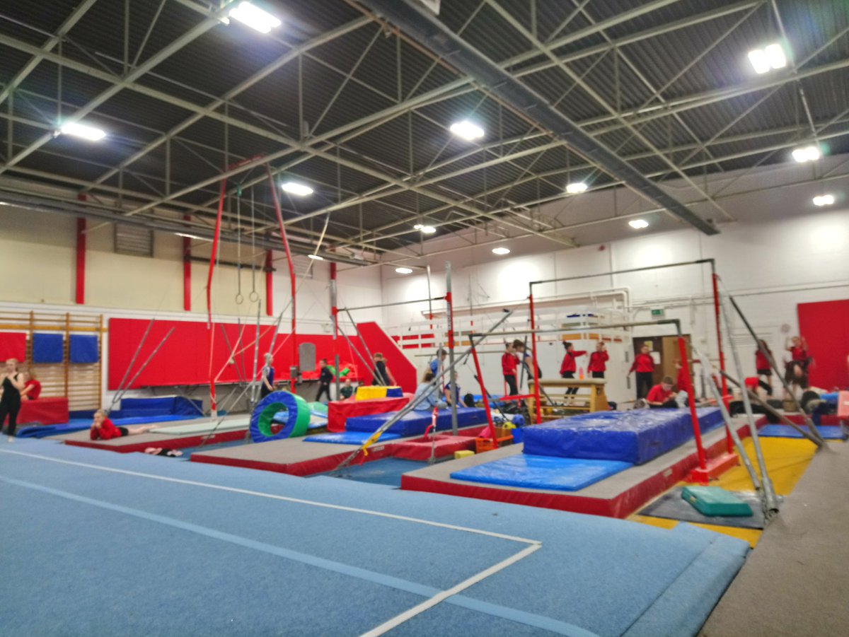 URDDFFAW's tweet photo. Pawb yn brysur yn ymarfer cyn y gystadleuaeth nesaf!

Everyone busy practising before the next competition! 🤸‍♀️🤸‍♂️ https://t.co/B4YXoX5CwN