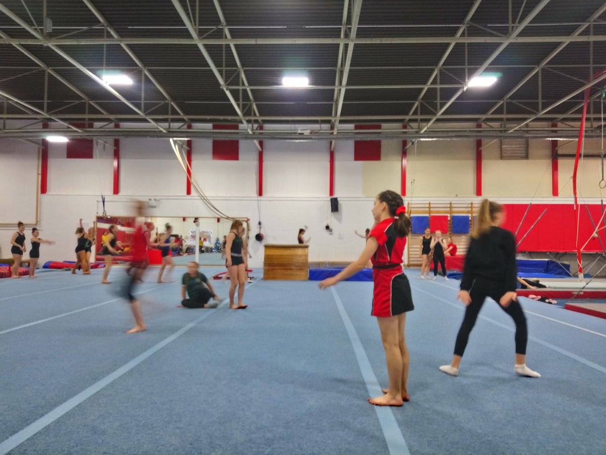 URDDFFAW's tweet photo. Pawb yn brysur yn ymarfer cyn y gystadleuaeth nesaf!

Everyone busy practising before the next competition! 🤸‍♀️🤸‍♂️ https://t.co/B4YXoX5CwN