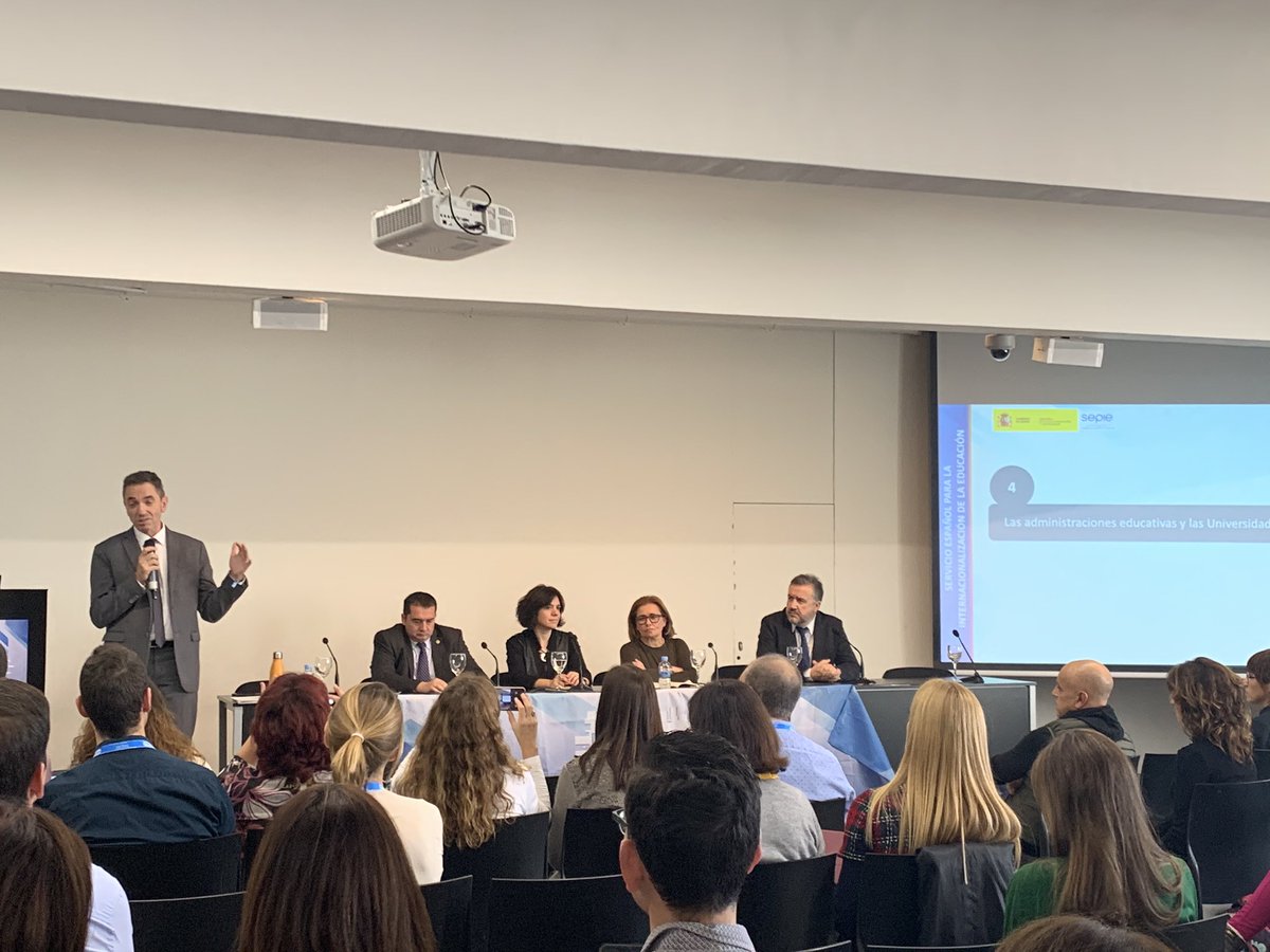 <a href="/ieslaminilla/">IES LA MINILLA</a> escuchando a <a href="/Judithgutierrex/">Judithgutiérrex</a> de la <a href="/OPEECanarias/">OPEEC</a> compartiendo las claves del éxito de #ErasmusPlus en Canarias. Seguimos presentes en ls jornadas Erasmus en Madrid gracias a nuestro KA229 #L4V <a href="/SEstrasburgo/">Sección Internacional Española de Estrasburgo</a> <a href="/IVecindario/">IES Vecindario</a> <a href="/sepiegob/">SEPIE</a> @EducacionCan