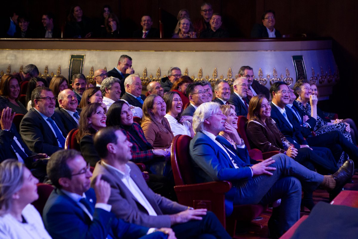 🤩 <a href="/veigajavier/">javier veiga</a> foi sen dúbida un dos protagonistas da noite! Non so podemos presumir de ter en #Galicia un turismo de calidade senon tamén de contar cun actor e cómico da súa talla!! Só fai falla reparar nos sorrisos do público para darse conta do ben que o pasamos con él 😃👇