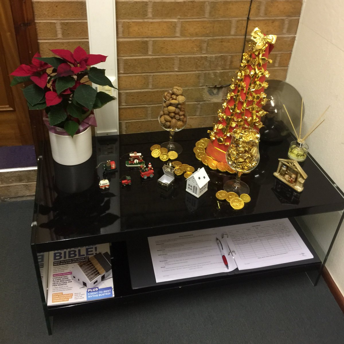 finecleann's tweet photo. Our Cristina has been busy creating our own hand-made Christmas tree! We love her and her creativity ❤️🎄#WorcestershireHour #lifeatFINECLEAN https://t.co/P1oK0zgxGg