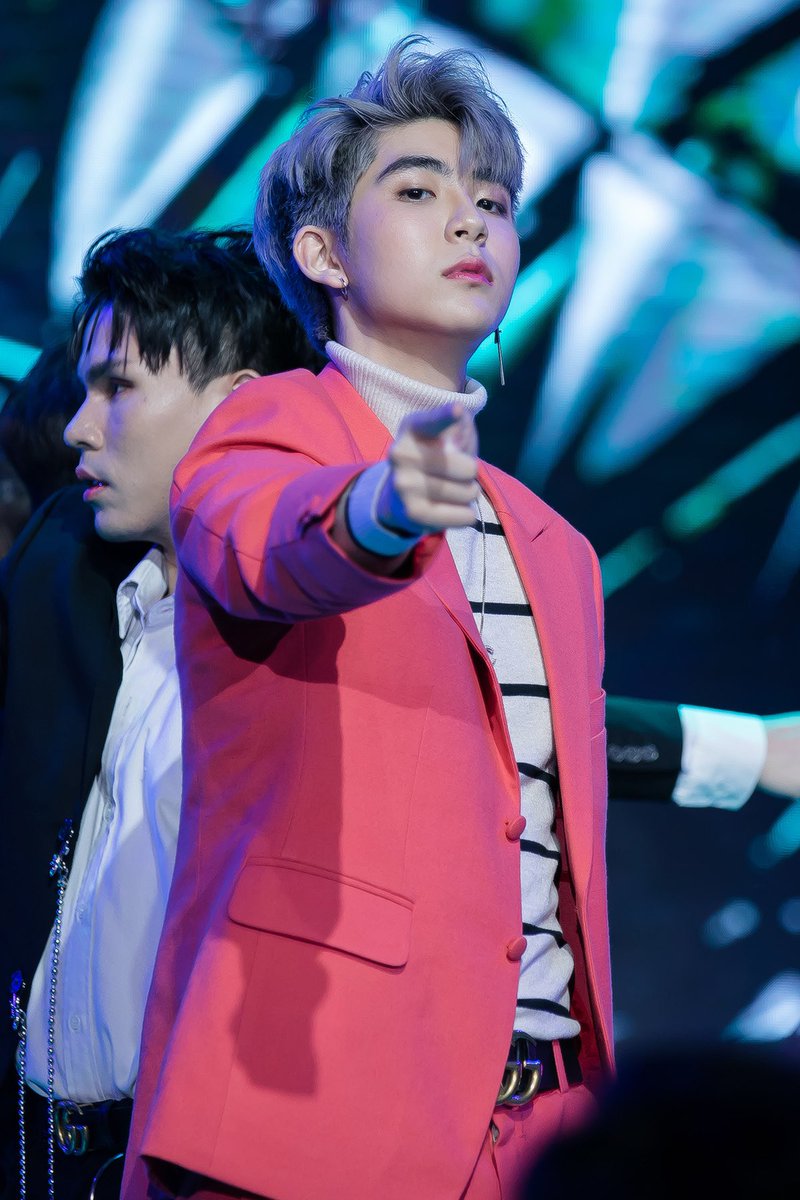 Graphic__r's tweet image. แสงแดดยามเช้าที่ว่าอุ่น ยังไม่เท่าตัวคุณตอนได้กอด
#เจ้าแก้มของกราฟิค 
#superboyprojectfinalweek