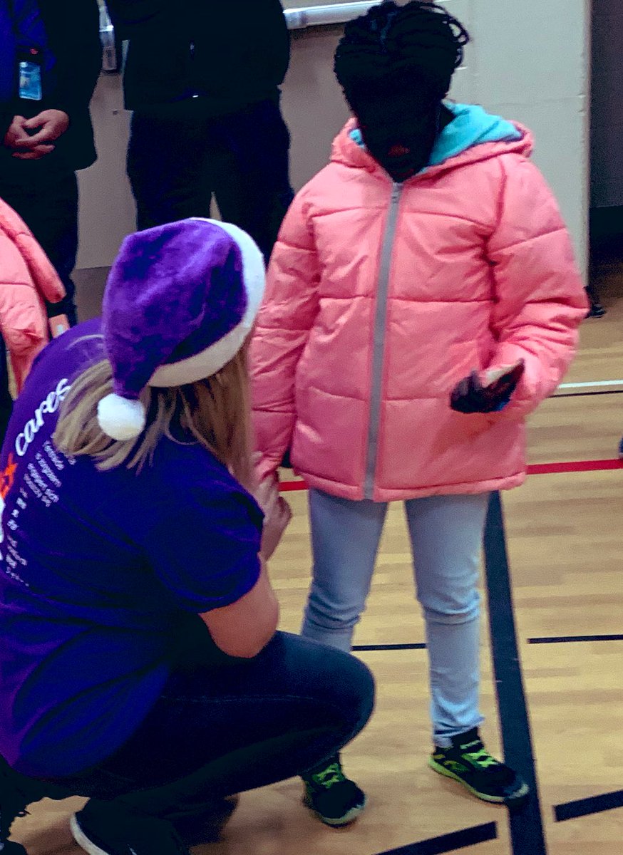 “Kindness is spreading sunshine 🌞into other people’s lives regardless of the weather” A big SHOUTOUT to <a href="/FedExCanada/">FedEx Canada</a> and <a href="/OperationWarm/">Operation Warm</a> thanks for donating 250 coats to the Super Ss <a href="/DufferinSchool/">Dufferin School</a>  #kindnessrocks #morethanacoat #ROAK #misswhiteclass