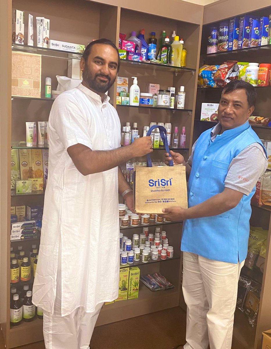 Arvind Varchaswi (@arvindvarchaswi) on Twitter photo Pleasure to host the #Health minister of #Meghalaya, Mr Alex L. Hek, who experienced authentic #Ayurvedic therapies at @SSPanchakarma center in #Bengaluru. Also honoured him with <a href="/SriSriTattva/">Sri Sri Tattva</a>, <a href="/Shankaranatural/">Shankara Naturals</a> products & <a href="/BYOGI_Official/">BYOGI</a> jacket, which he gladly sported. Pleasure to host the #Health minister of #Meghalaya, Mr Alex L. Hek, who experienced authentic #Ayurvedic therapies at @SSPanchakarma center in #Bengaluru. Also honoured him with <a href="/SriSriTattva/">Sri Sri Tattva</a>, <a href="/Shankaranatural/">Shankara Naturals</a> products & <a href="/BYOGI_Official/">BYOGI</a> jacket, which he gladly sported.
