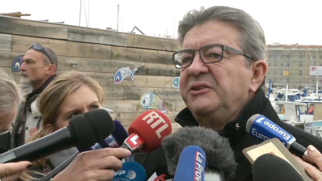 BFMTV's tweet image. Grève contre la réforme des retraites: Mélenchon salue le "progrès en direction de l'humanisme" de Le Pen bfmtv.com/politique/grev…