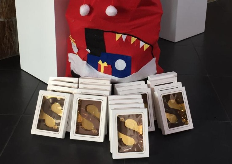RMCDTilburg's tweet photo. Zomaar ineens 😇 een zak chocoladeletters in de vrijwilligersruimte. #Hulpsinterklaas @Interpolis 😘 heel hartelijk dank van al onze vrijwilligers & management.
#KeepingFamiliesClose #betrokkensponsor https://t.co/klEn865P5M