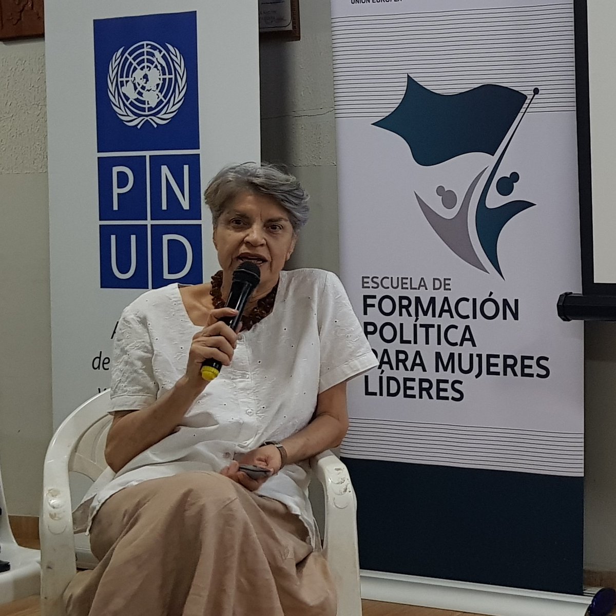 Genero_JE's tweet image. Historia Política del Paraguay, fue el módulo desarrollado por la Historiadora Milda Rivarola en la jornada de ayer. 
La Escuela de Formación Política para Mujeres Líderes de Caaguazú continúa hoy con el módulo Marco Normativo y Sistema Político Paraguayo.
#SevoslaProtagonista