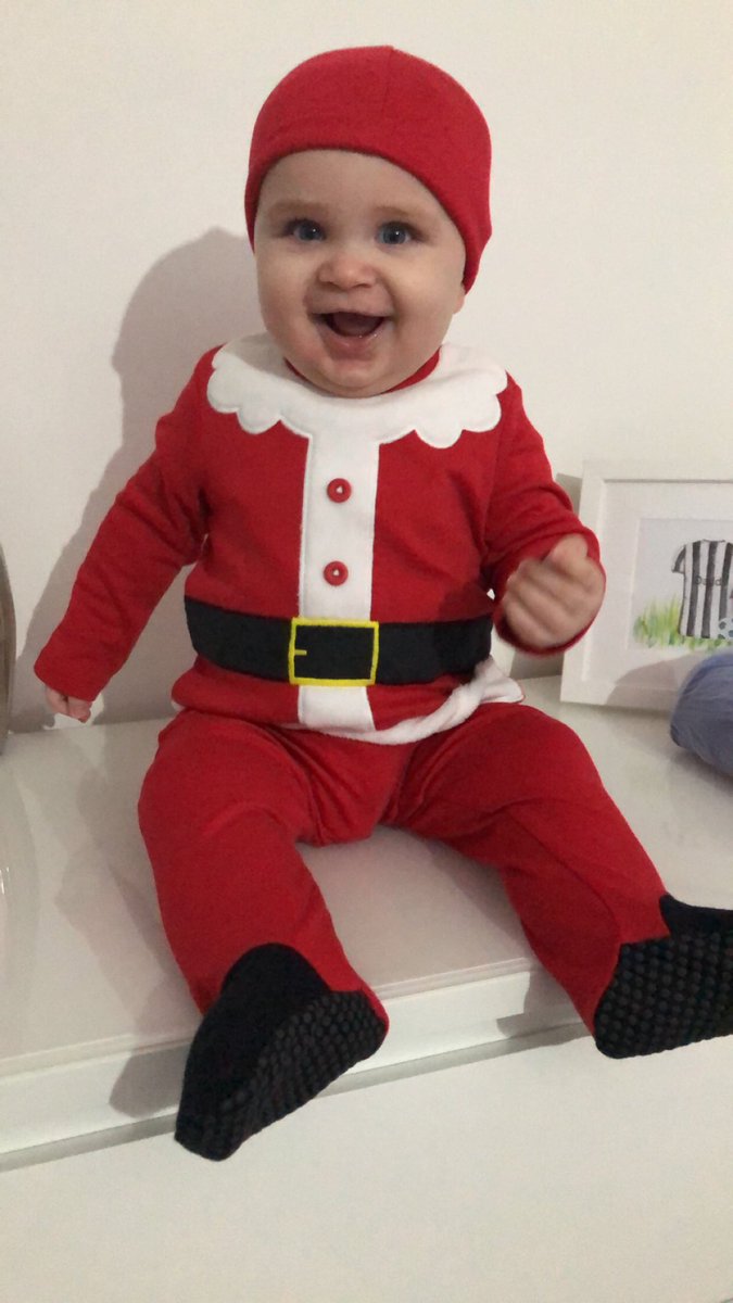 foxysam21's tweet photo. It’s the most wonderful time of the year 🎅🏻 https://t.co/rz9Awd9kZJ